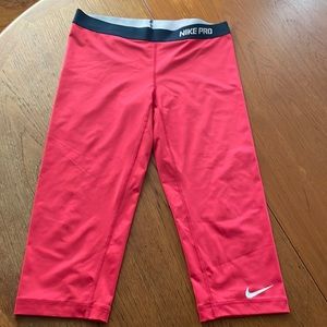 Nike pro dri fit capris